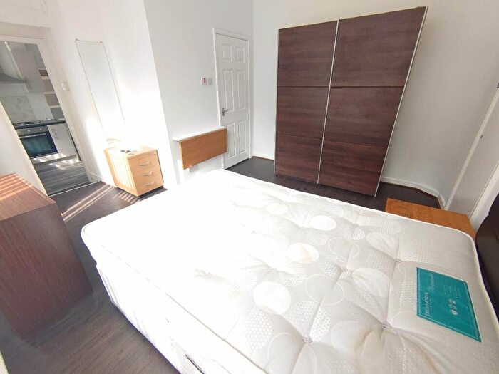 2 Bedroom Flat To Rent In Freehold Street, L7