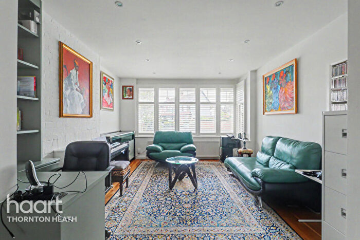 3 Bedroom Semi-Detached House For Sale In Broughton Road, Thornton Heath, CR7