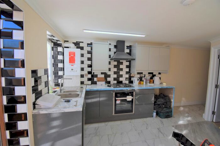 2 Bedroom Flat To Rent In Portland Terrace, Ilford, IG1