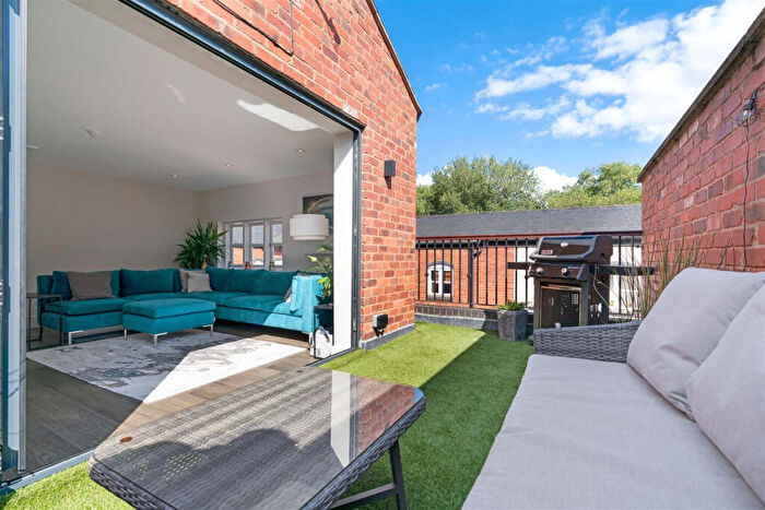 4 Bedroom Town House For Sale In Warstone Lane, Birmingham, West Midlands, B18