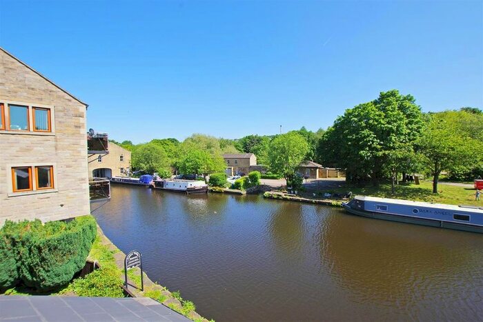 2 Bedroom Detached House To Rent In Park Road, Elland, HX5