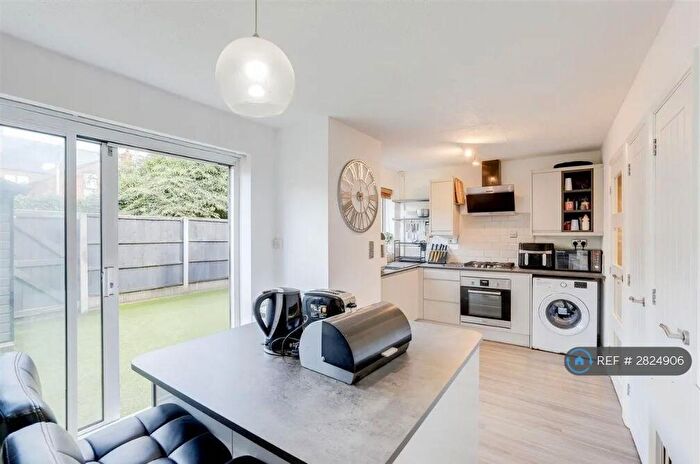 3 Bedroom Terraced House To Rent In Lathkill Close, Nottingham, NG6