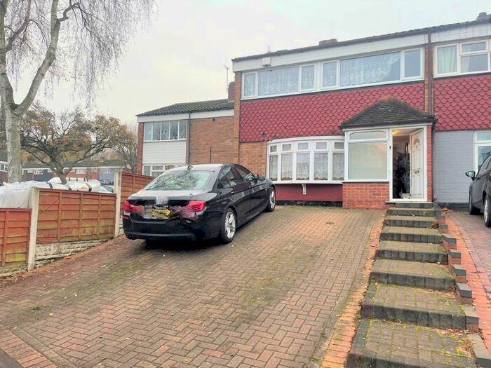 3 Bedroom Semi-Detached House To Rent In Whittington Close, West Bromwich, B71