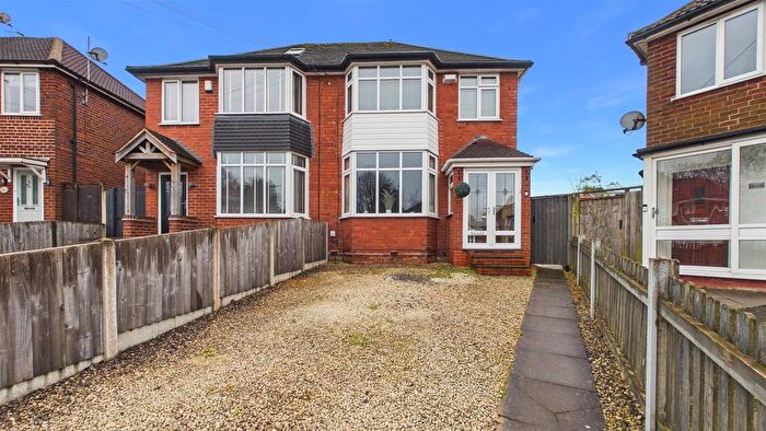3 Bedroom Semi Detached House For Sale In Westbourne Road, Halesowen, B62