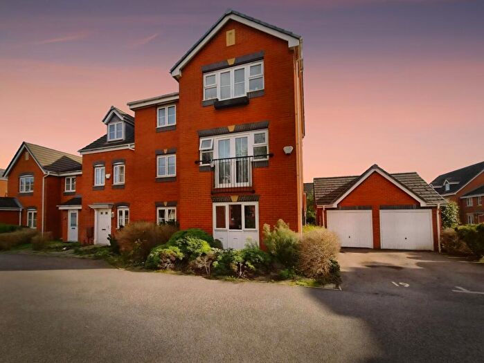 2 Bedroom Flat For Sale In Atlantic Way, Derby, Derbyshire, DE24