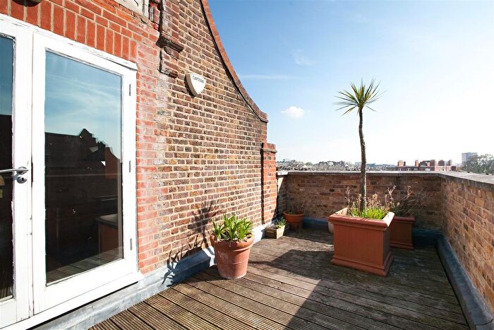 3 Bedroom Flat To Rent In Linstead Street, London, NW6