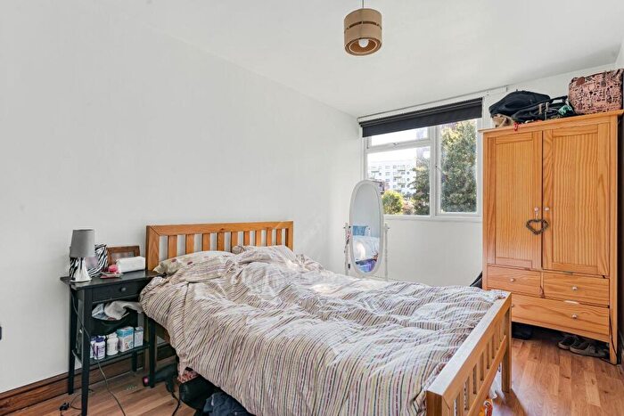 2 Bedroom Flat For Sale In Flaxman Road, London, SE5