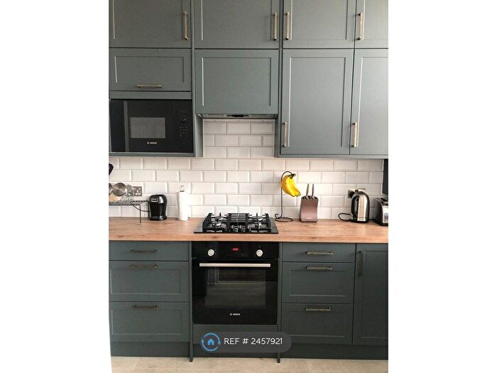 2 Bedroom Flat To Rent In Thurlow Park Road, London, SE21