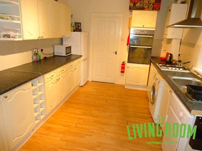 5 Bedroom House To Rent In Dogfield Street, Cathays, Cardiff, CF24