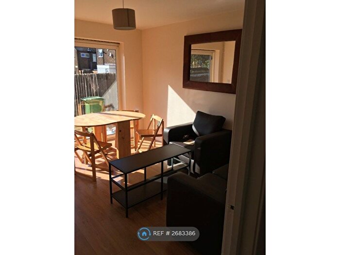 5 Bedroom Semi Detached House To Rent In Elgar Path, Luton, LU2