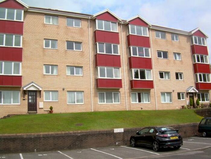 2 Bedroom Flat To Rent In Long Oaks Court, Sketty, Swansea., SA2
