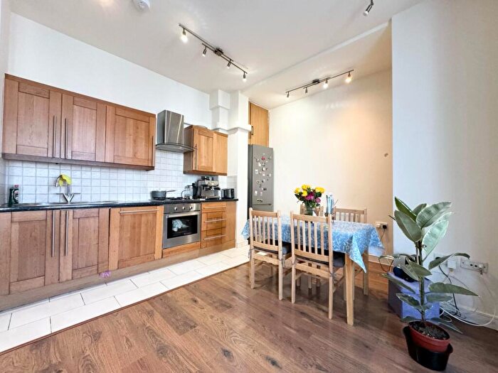 2 Bedroom Flat To Rent In Courcy Road, Hornsey, N8