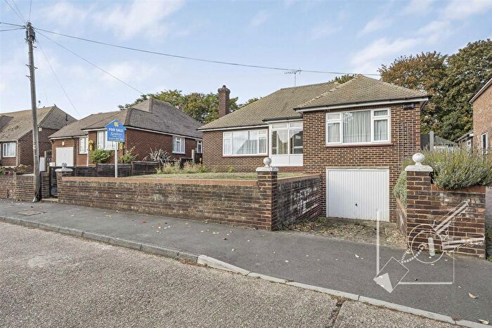 3 Bedroom Bungalow For Sale In Tennyson Walk, Northfleet, Gravesend, DA11