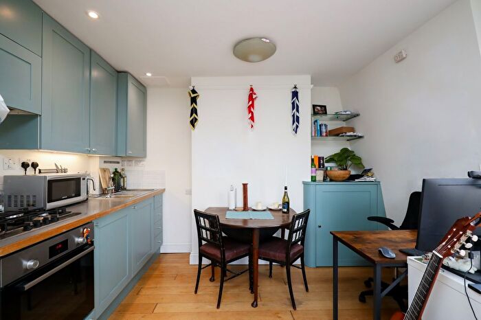 1 Bedroom Flat To Rent In Kensington Church Street, London, W8