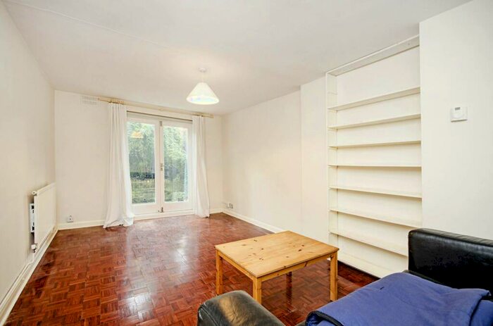 2 Bedroom Flat To Rent In Victoria Park Road, Victoria Park, London, E9
