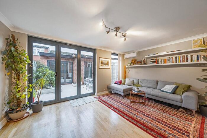 3 Bedroom Terraced House For Sale In Caistor Road, Balham, SW12