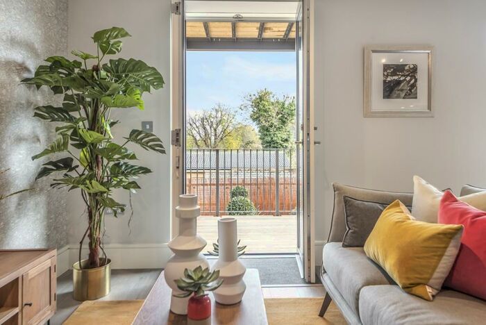 2 Bedroom Flat To Rent In Plassy Road Catford, SE6