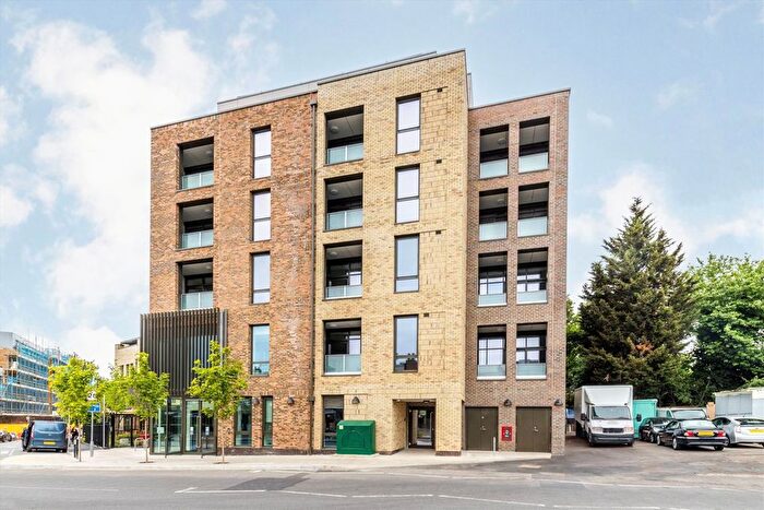 2 Bedroom Flat For Sale In Coombe Road, Kingston Upon Thames, KT2