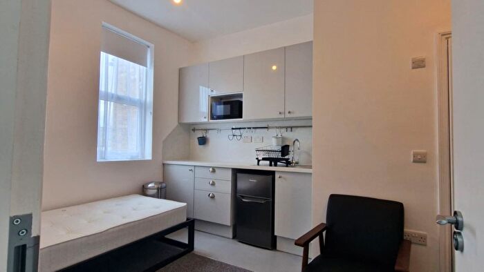 Studio To Rent In Chatsworth Road, London, E5