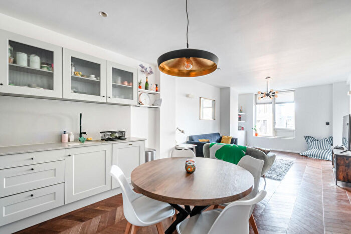 3 Bedroom Flat For Sale In Gransden Avenue, E8