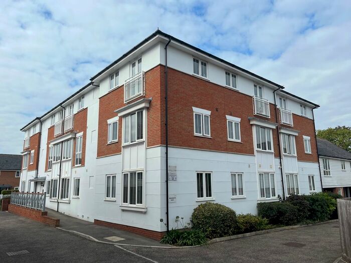 2 Bedroom Flat To Rent In Wicketts End, Whitstable, CT5