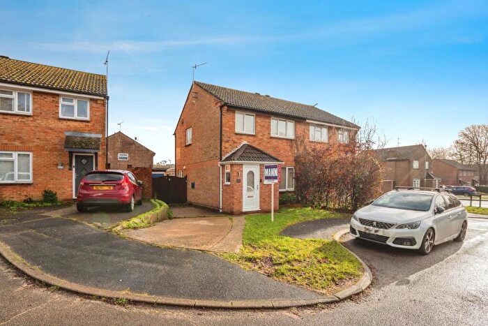 3 Bedroom Semi Detached House For Sale In Dorcas Close, Waterlooville, Hampshire, PO7