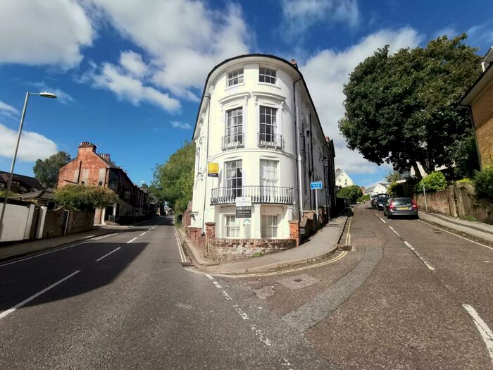 2 Bedroom Flat To Rent In Clifton Lodge, Winchester, SO22