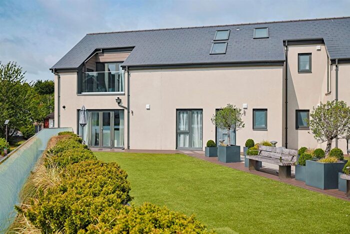 3 Bedroom Flat For Sale In Apartment, Oyster Court, Newton Road, Mumbles, Swansea, SA3