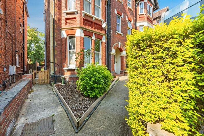 1 Bedroom Flat For Sale In Clapham Road, Bedford, Bedfordshire, MK41