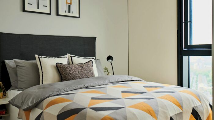 2 Bedroom House To Rent In Churchyard Row, London, SE11