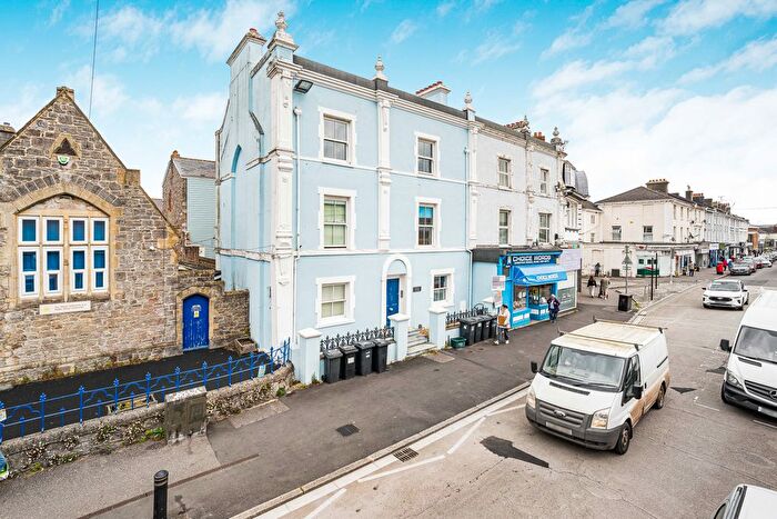 2 Bedroom Flat For Sale In Queen Street, Newton Abbot, Devon, TQ12