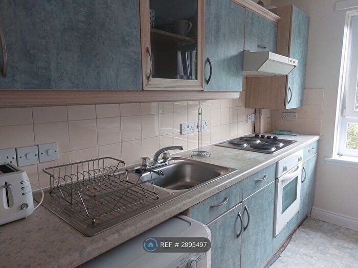 3 Bedroom Flat To Rent In Terrars Croft, Edinburgh, EH8