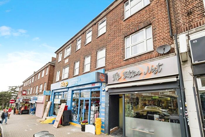 3 Bedroom Maisonette For Sale In Collier Row Road, Romford, RM5