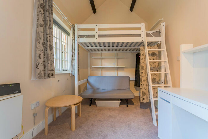 Studio To Rent In West Street, Buckingham, MK18