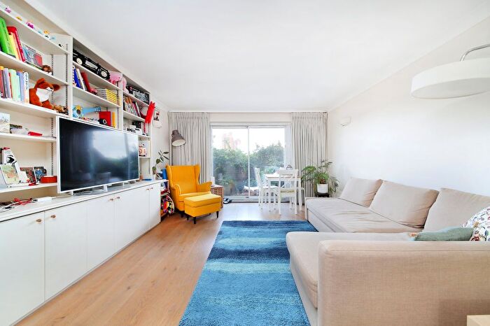 2 Bedroom Flat For Sale In Thorney Crescent, Battersea Park, SW11