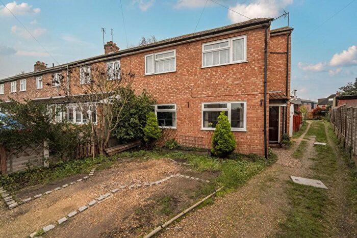 2 Bedroom Maisonette For Sale In East Crescent, Windsor, SL4