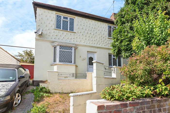 3 Bedroom Semi-detached House For Sale In Cuxton Road, Rochester, Kent, ME2