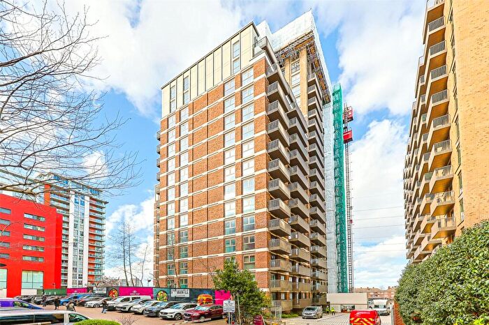 1 Bedroom Apartment For Sale In Eden Place, Royal Victoria, E16