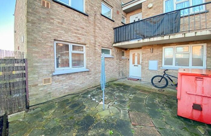 2 Bedroom Apartment To Rent In Caswell Close, Stanford-Le-Hope, SS17