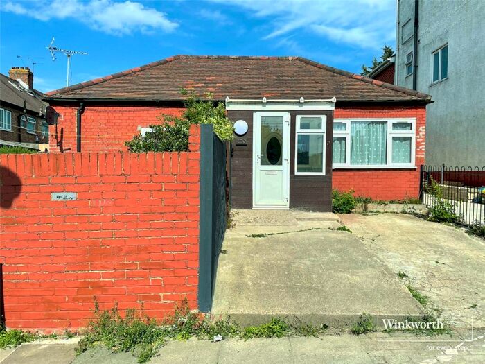 2 Bedroom Bungalow To Rent In North Circular Road, London, NW2