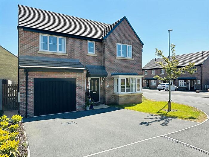 4 Bedroom Detached House For Sale In Clayton Drive, Snaith, Goole, DN14
