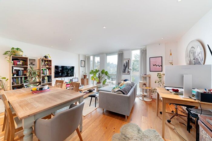 2 Bedroom Flat For Sale In Sharp House, Goldhawk Road, Shepherd's Bush, London, W12