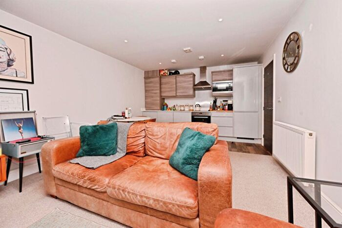 1 Bedroom Apartment For Sale In Soothouse Spring, St. Albans, AL3