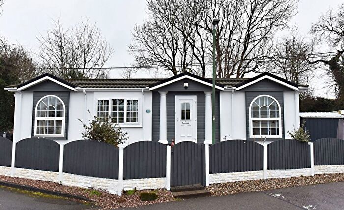 2 Bedroom Park Home For Sale In Swindon/ Wall Heath, Hinksford Park, DY6