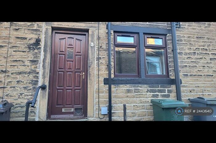 1 Bedroom Terraced House To Rent In Wellington Street, Idle, Bradford, BD10