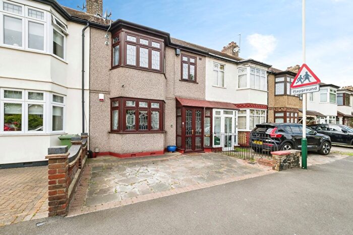 3 Bedroom Terraced House For Sale In Globe Road, Hornchurch, RM11