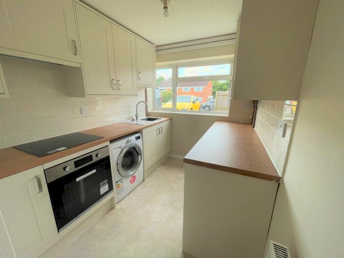 2 Bedroom Maisonette To Rent In Cheviot Close, Gloucester, GL2