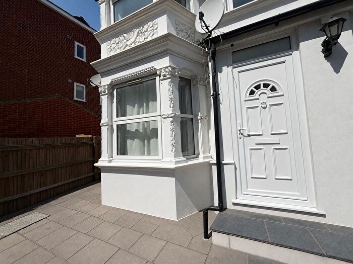 4 Bedroom Flat To Rent In London Road, Hounslow, TW3