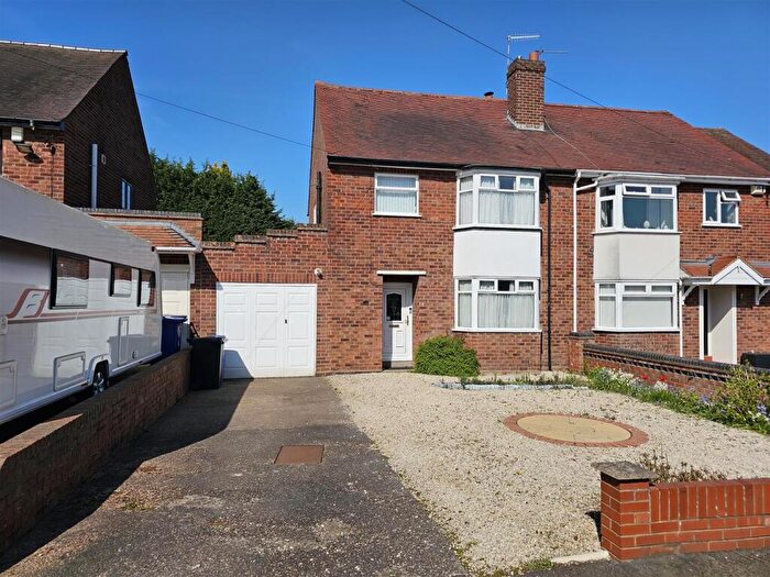 3 Bedroom Semi Detached House For Sale In Hungerford Road, Stourbridge, DY8