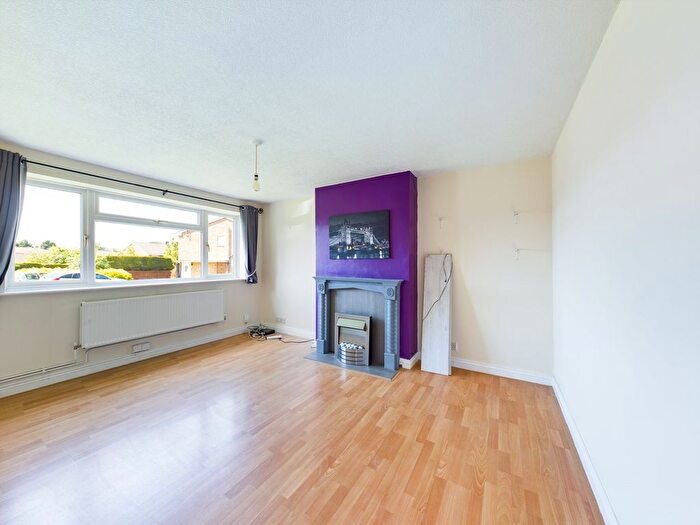 2 Bedroom Flat To Rent In Pinemount Road, Hucclecote, Gloucester, GL3